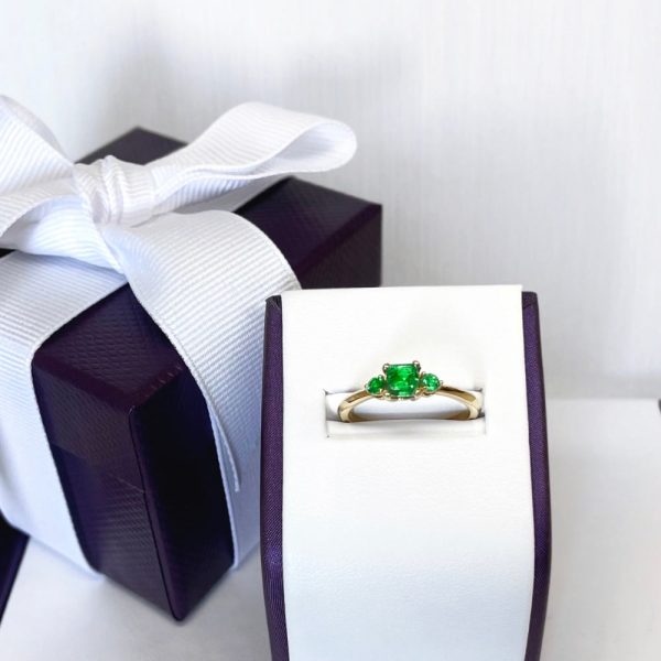 18K Yellow Gold Green Emerald Love Ring